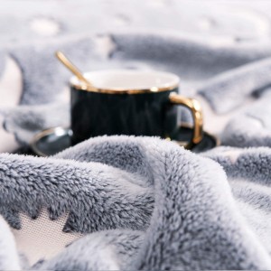 ready to ship Luminous blanket new product best selling items Striped flannel fleece sofa glow in the dark blanket