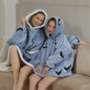 home textiles print wholesale parent-child outfit hooded wearable sweatshirt flannel sherpa kids oversized hoodie blanket