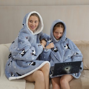 home textiles print wholesale parent-child outfit hooded wearable sweatshirt flannel sherpa kids oversized hoodie blanket