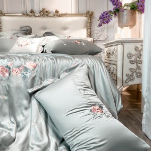 High end white color personalized embroidery super king size bedding set 4 pcs luxury