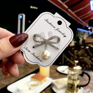 Pearl bow brooch anti-glare brooch corsage clothing accessories silk scarf buckle brooch
