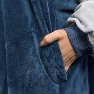 OEM High Quality hugs blanket Soft oversize sherpa flannel blanket hoodie for Adults hoodie blanket