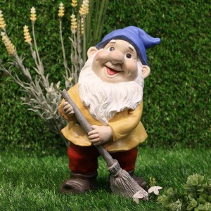 Polyresin custom made holding broom garden gnomes, resin statues gnome garden decorations